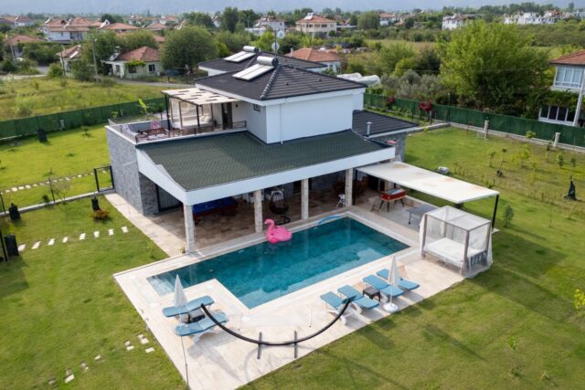 🏡 LUXURY VILLA + 3 BUNGALOWS ON A 2,500 m² PLOT IN ORTACA GÜZELYURT – PRIVATE POOL, SAUNA & JACUZZI – £50,000 ANNUAL RENTAL INCOME